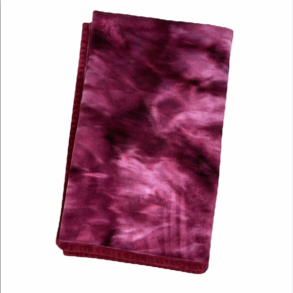 STUDIO D Magenta Heavy Big Super Soft Tie Dye Reversible Throw Blanket - Picture 1 of 7